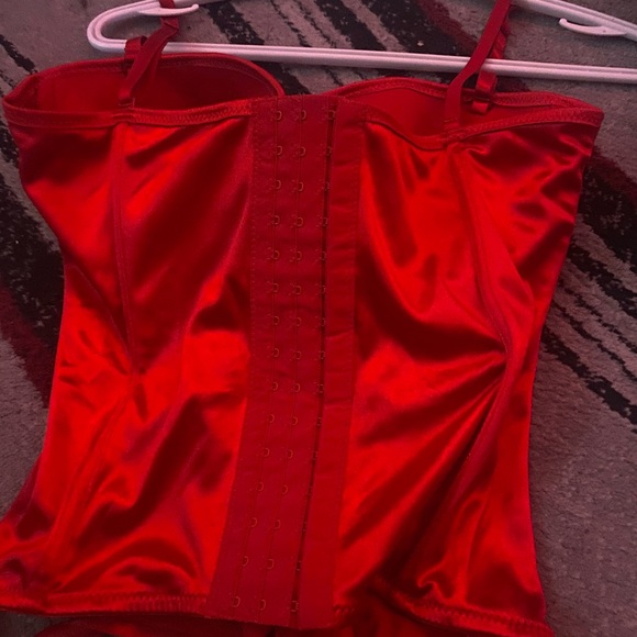 Red Corset Top! - Picture 2 of 4